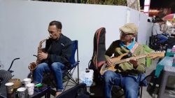 Ketika Denting Gitar dan Tiupan Saksofon Menyulam Keramaian Natas Labar