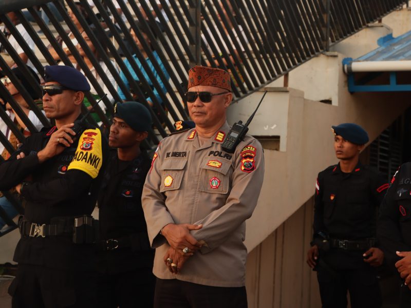 Promosi Budaya, Polisi Kompak Gunakan Topi Re’a Saat Amankan Festival Golo Koe 2025