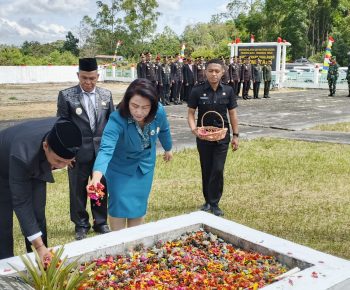 Kenang Jasa Pahlawan, Pemkab dan Forkopimda Manggarai Ziarah ke Taman Makam Pahlawan Lalong Tana