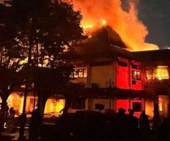 Aksi Diwarnai Kericuhan, Kantor di DPRD Solo Terbakar
