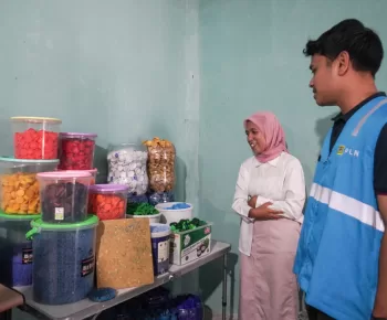 TJSL PLN UIP Nusra Gandeng Komunitas GELISAH Ubah Sampah Plastik Jadi Produk Bernilai Ekonomi