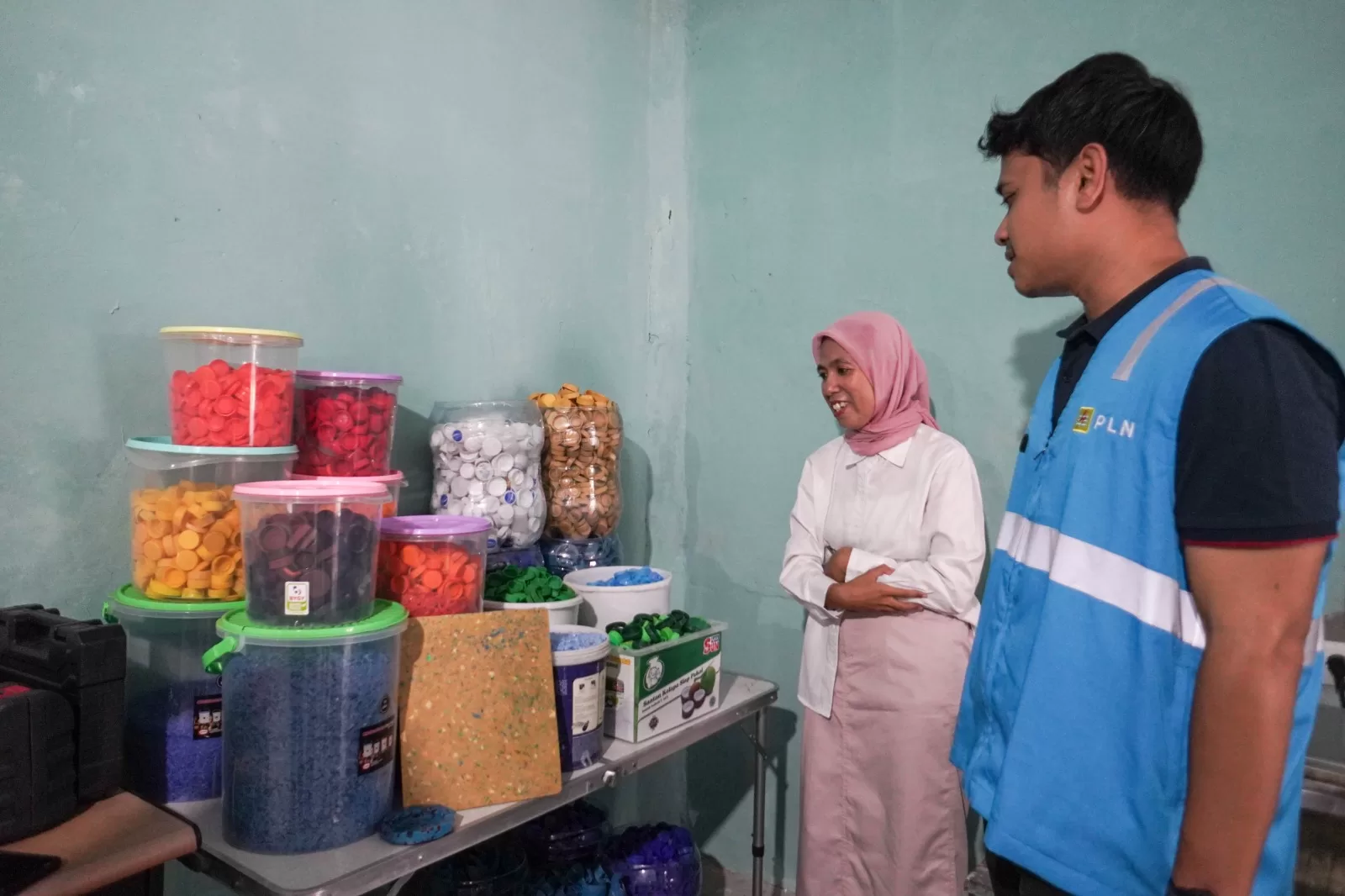 TJSL PLN UIP Nusra Gandeng Komunitas GELISAH Ubah Sampah Plastik Jadi Produk Bernilai Ekonomi