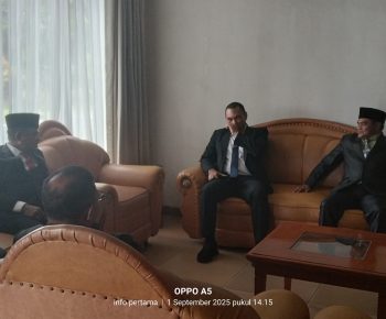 Rotasi Lingkup Pemda Manggarai, Sejumlah Eselon II Gunakan Setelan Jas