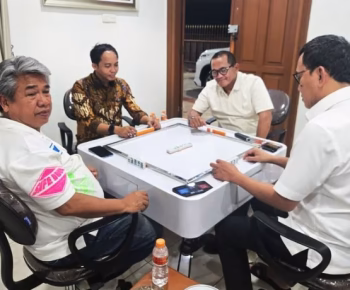 Menhut Semeja dengan Pembalak Liar Judi Domino, Pengamat Minta Presiden Prabowo Evaluasi Anak Buah