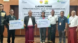 Fabi Abu Serahkan Santunan BPJS 2 Ratusan Juta di Manggarai