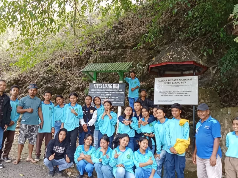 Siswa SMKS KI Kunjungi Liang Bua: Belajar Sejarah “Hobbit Flores” dan Budaya Lokal