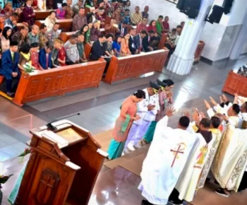 Pimpin Misa Syukur Pelantikan Bupati dan Wabup Manggarai, Ini Pesan Vikjen KR