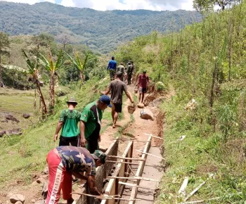 TMMD Bantu Petani, Kodim 1612/Manggarai Perbaiki Irigasi di Beamese