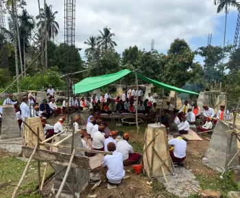 PLN UIP Nusra Dukung Pelestarian Budaya Manggarai Lewat Pembangunan Rumah Gendang Gonggor