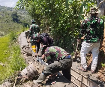 Tingkatkan Kesejahteraan Masyarakat, Kodim 1612/Manggarai Bangun Tanggul Irigasi di Desa Beamese