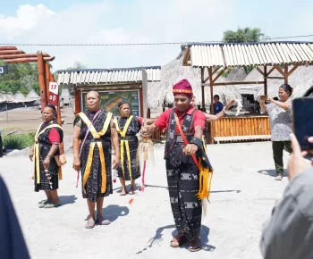 Disambut Hangat Warga Desa Nua Wogo, Tua Adat Ajak PLN Bersinergi Kembangkan Desa Wisata