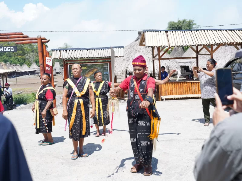 Disambut Hangat Warga Desa Nua Wogo, Tua Adat Ajak PLN Bersinergi Kembangkan Desa Wisata