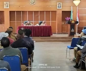 Pj Sekda Lambertus Paput Instruksikan Para Camat Menetap di Kecamatan