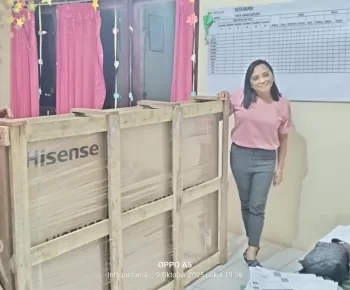 Digitalisasi Pendidikan, Prabowo Subianto Distribusikan Smart TV ke Manggarai