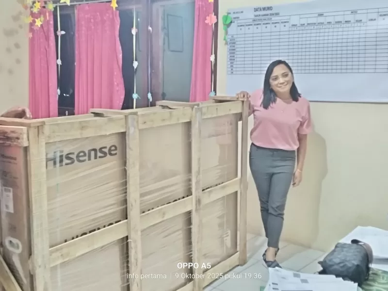 Digitalisasi Pendidikan, Prabowo Subianto Distribusikan Smart TV ke Manggarai