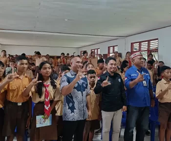 Bentengi Remaja di Era Digital, SMPN 12 Satar Mese Gandeng Densus 88 Gelar Sosialisasi