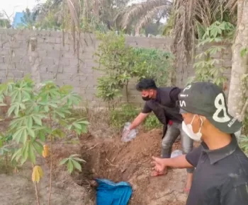 Geger Mayat Laki-Laki Tanpa Busana Terkubur Pakai Terpal di Siak, Diduga Korban Pembunuhan