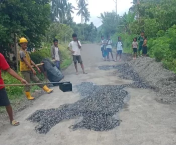 Gercap Kerja Ulang Jalan Usai Dibongkar Paksa Warga, Kontraktor: Tanggungjawab Moral
