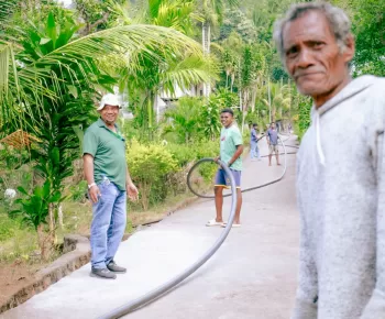 Dari Krisis ke Kemandirian: PLN dan Yayasan Papha Salurkan Air Bersih Tiga Dusun di Desa Nubahaeraka