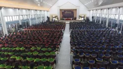 Unika Cetak 1.304 Sarjana Baru, Fabi Abu Ingatkan Soal Panggilan Moral dan Tantangan Intelektual