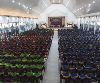 Unika Cetak 1.304 Sarjana Baru, Fabi Abu Ingatkan Soal Panggilan Moral dan Tantangan Intelektual