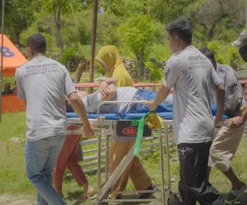 PLN UIP Nusra Perkuat Ketangguhan Warga Desa Tablolong dan Lifuleo Hadapi Bencana