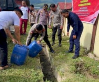 Polres Manggarai Musnahkan Ribuan Liter Miras Lokal Hasil Sitaan