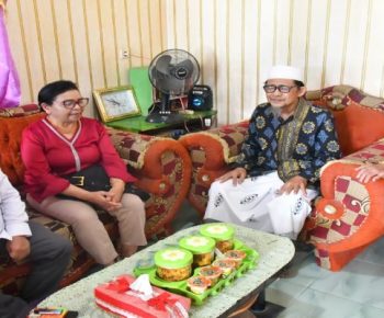 Wakil Bupati Manggarai, Fabianus Abu Silaturahmi Idulfitri Bersama Keluarga Muslim di Reo