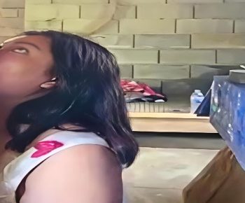 Main di Dapur, Ibu Tiri Mulai Berlutut Menghadap Area Anu anak Tiri
