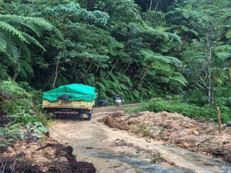 Sempat Tertutup Material Longsor, Jalur Ruteng–Iteng Sudah Bisa Dilalui