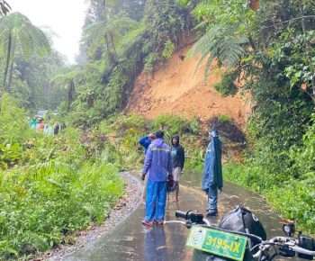 Longsor Tutup Ruas Jalan Ruteng–Iteng, Kendaraan Tidak Dapat Melintas di Wae Mantar II