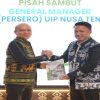 Rizki Aftarianto Serahkan Estafet Kepemimpinan PLN UIP Nusra kepada RDW Manurung