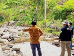 Bupati Manggarai Cek Langsung Titik Rawan Banjir di Jembatan Wae Laja Ruas Nanga Ramut–Dintor