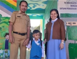 Sejumlah Pejabat ASN Manggarai Antar Anak di Hari Pertama Sekolah