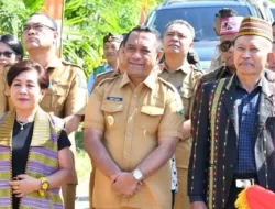 Bupati Hery Nabit Hadiri Pesta Emas Paroki Santo Antonius Padua Ri’i, Ribuan Umat Padati Gereja