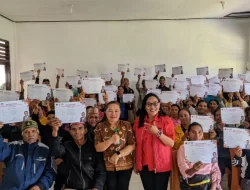Maria Moto Serahkan PIP-Aspirasi AHP kepada 72 Penerima Manfaat di Lelak