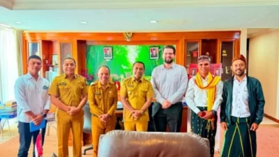 Apresiasi Program BRIDGE School Indonesia-Australia, Bupati Hery Dorong Guru SMPN 6 Langke Rembong Berbagi Praktik Baik