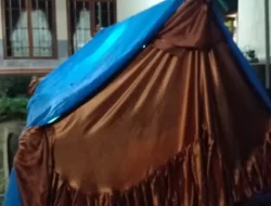 Tenda Darurat Wakil Bupati Manggarai dengan Terpal Bolong