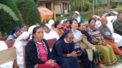 Sentuhan “Peluk Sehat Mobile” HEOC Dinkes Manggarai Sapa Warga dan Suster SSpS Bangka Leda