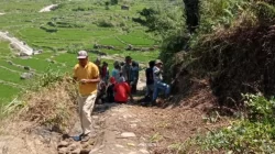 Warga Rondowoing Bangun Jalan Rabat Beton Secara Swadaya, Menanti Sentuhan Pemda Manggarai Timur