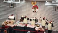 KPK Pamerkan Sitaan Uang Tunai Rp 106,3 Miliar Terkait Kasus Suap HGB Summarecon