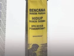 Polisi Selidiki Cara 6 Aktivis Greenpeace Panjat Monumen Selamat Datang Bundaran HI